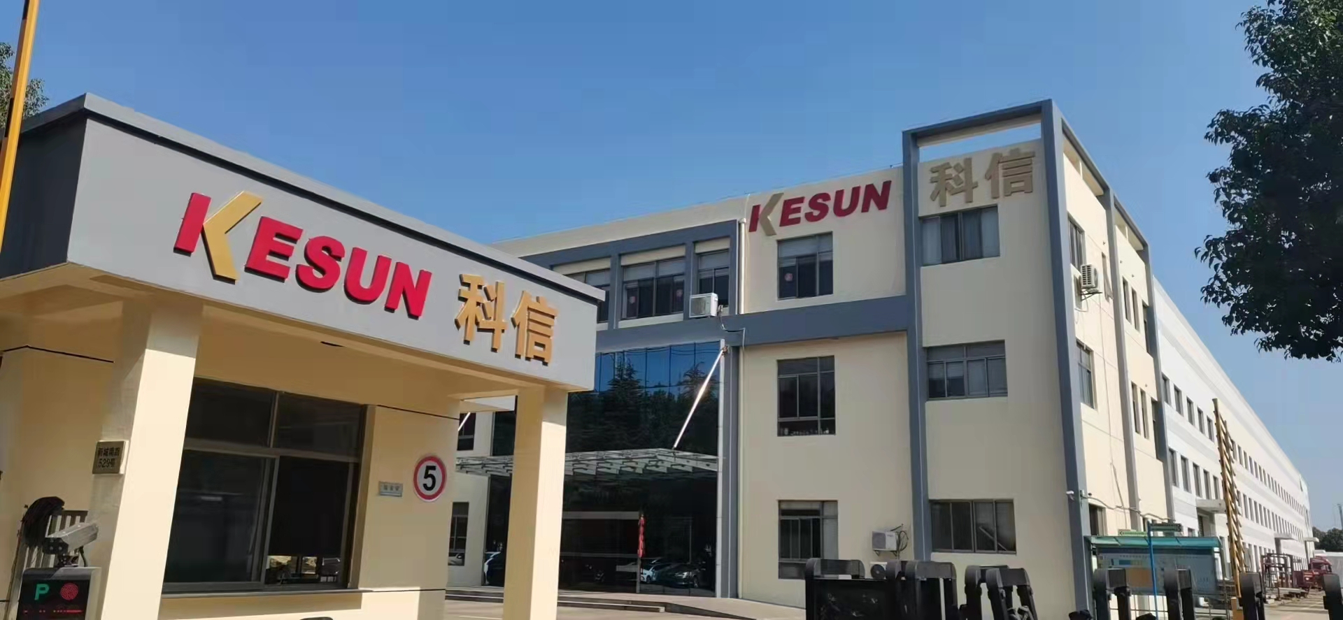 螺杆和機筒是色母粒造粒機以及廢舊塑料再生(shēng)機的部件